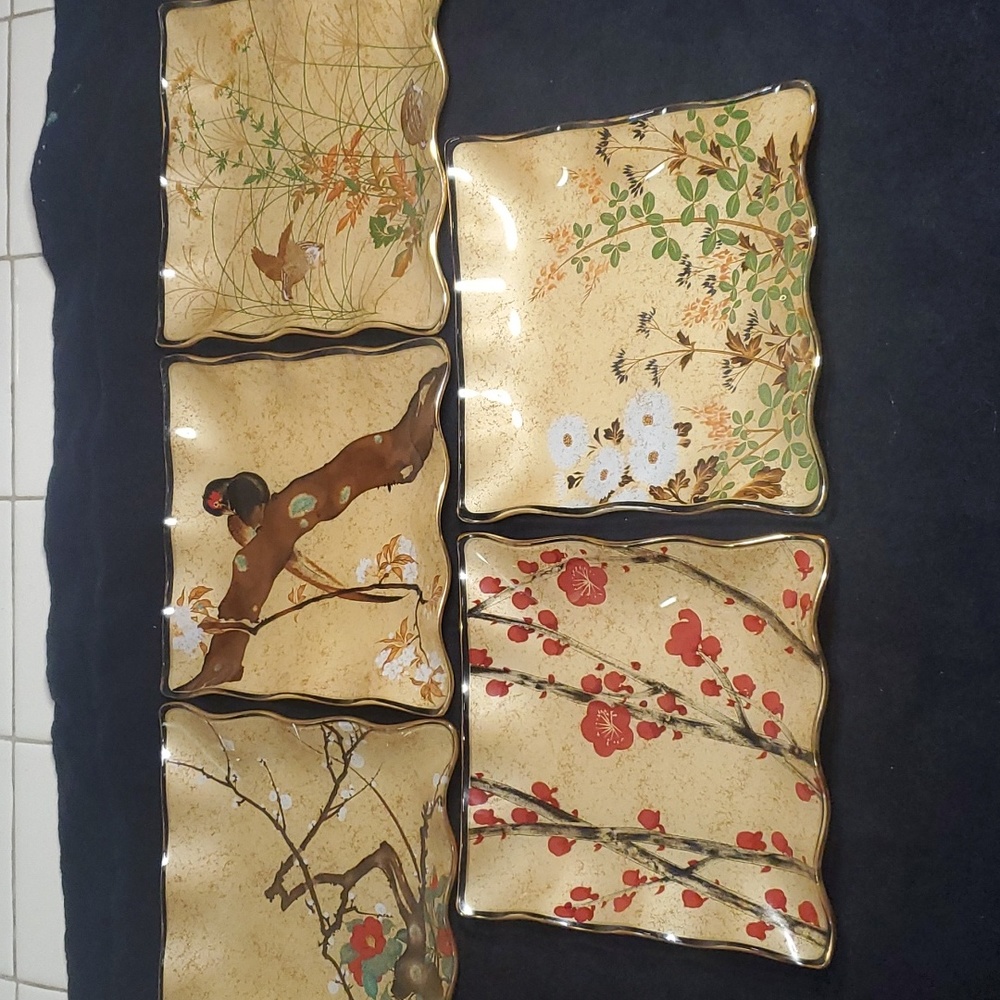 Kawamura Set of (5) Japanese Glass Gold Plates with Different Floral Designs